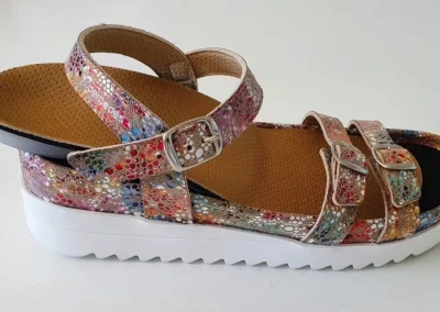sandalia con plantilla con diseño